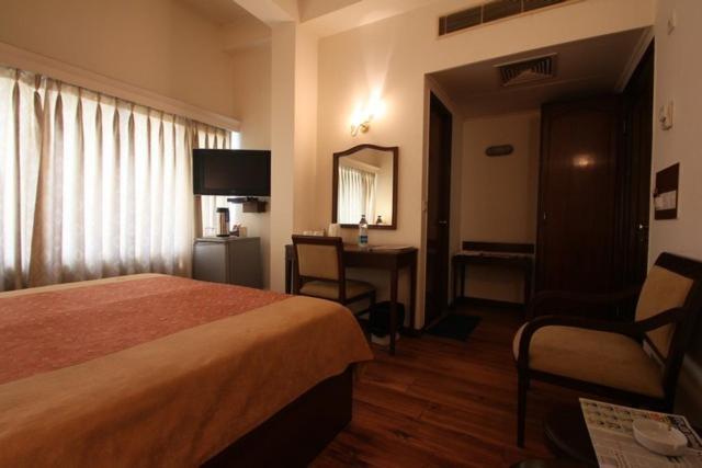 Hotel Crystal Palace Meerut Exterior photo
